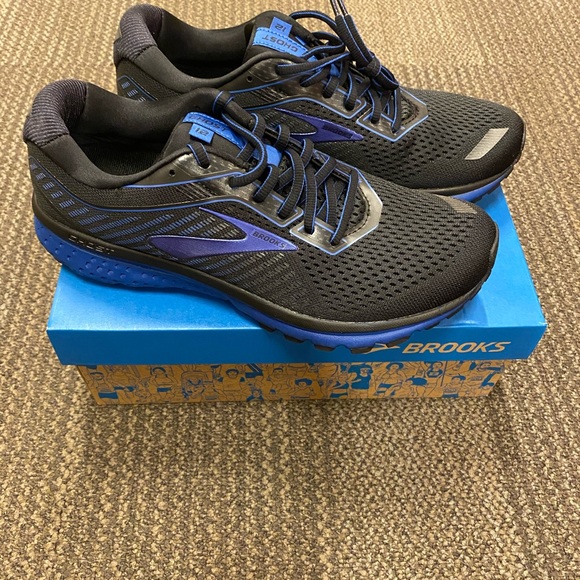 New Brooks Running Shoes - Picture 4 of 5